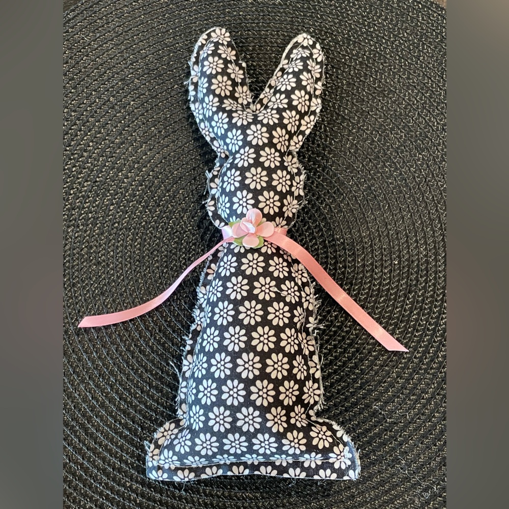 Bunnies Farmhouse Primitive Handcrafted New - Picture 2 of 6